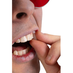 Upíří špičáky v blistru