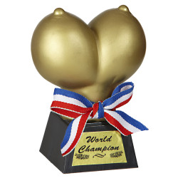 Trofej prsa vtipný dárek