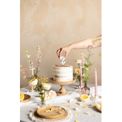 Narozeninová svíčka číslo '2', bílá s okvětními lístky