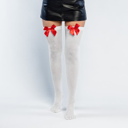 Bílé nadkolenky s červenou mašlí