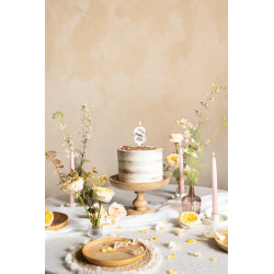 Narozeninová svíčka číslo '8', bílá s okvětními lístky