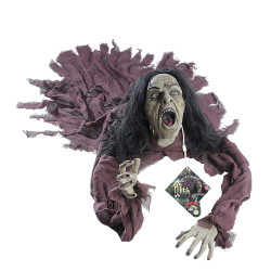 Ležící čarodějnice se svítícíma očima, mluvící