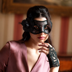 Rukavičky černé krajkové krátké s poutkem