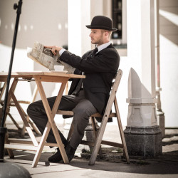 Čierny klobúk s mašľou