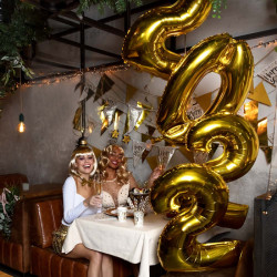 Glitrová papírová girlanda zlatá silvestrovská