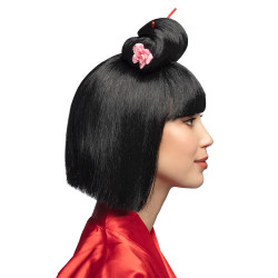 Parochňa gejša Maiko s hrebeňmi