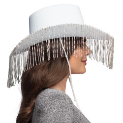 Klobouk Showgirl bílý s korálky