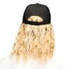 Čierna čiapka s blond vlasmi