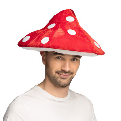 Červený klobouk s tečkami houbička