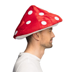 Červený klobouk s tečkami houbička