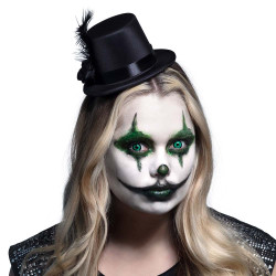 Černý klobouček s peřím