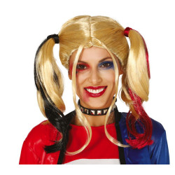 Blond parochňa s vrkočmi