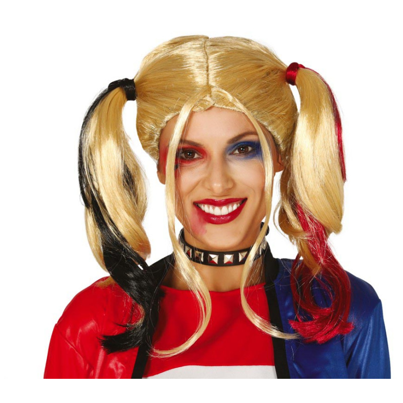 Blond parochňa s vrkočmi